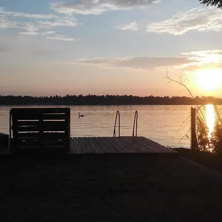 Nad Samym Brzegiem Jeziora Z Prywatna 