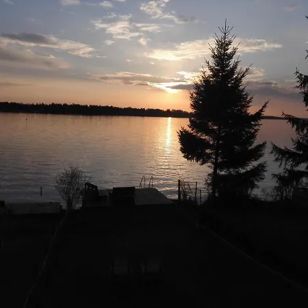 Nad Samym Brzegiem Jeziora Z Prywatna 