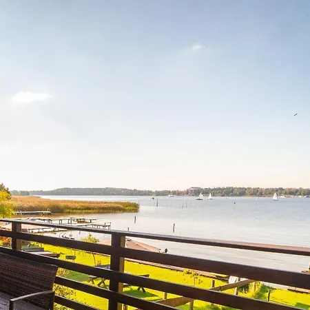 Nad Samym Brzegiem Jeziora Z Prywatna 