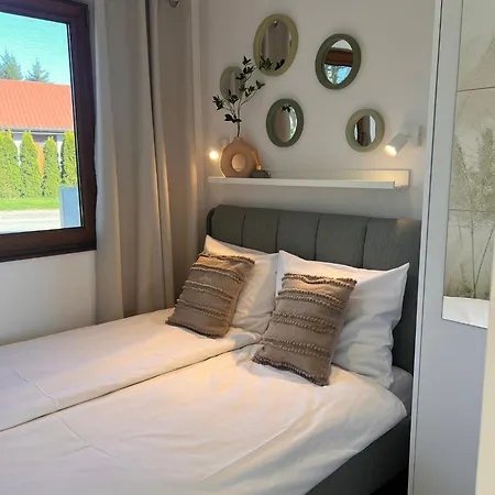 Nad Samym Brzegiem Jeziora Z Prywatna 