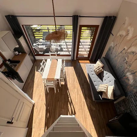 Nad Samym Brzegiem Jeziora Z Prywatna 